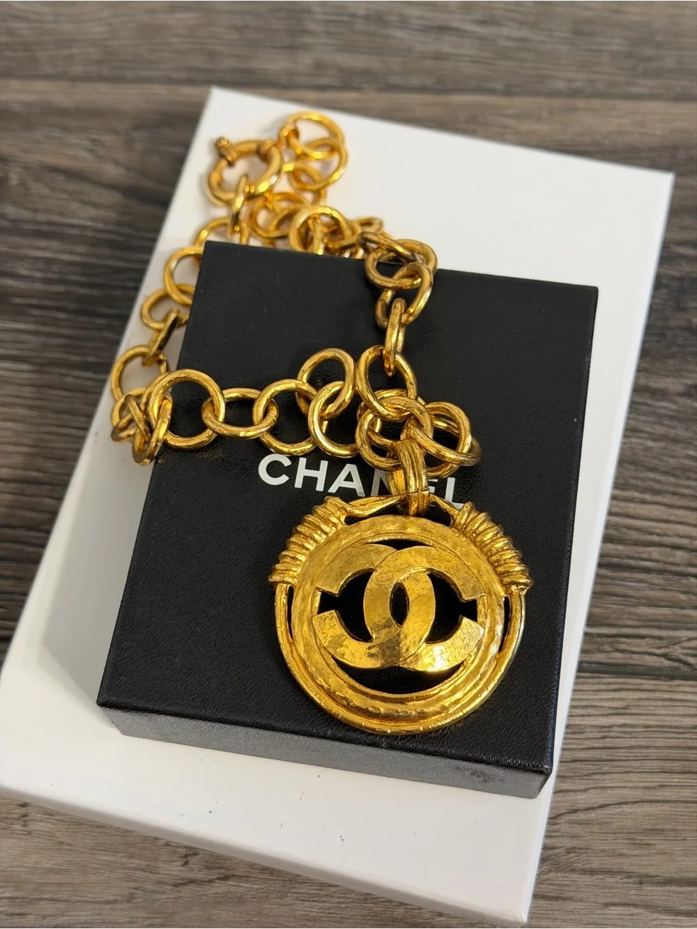 CHANEL Vintage Gold CC Medallion Pendant Chain Necklace